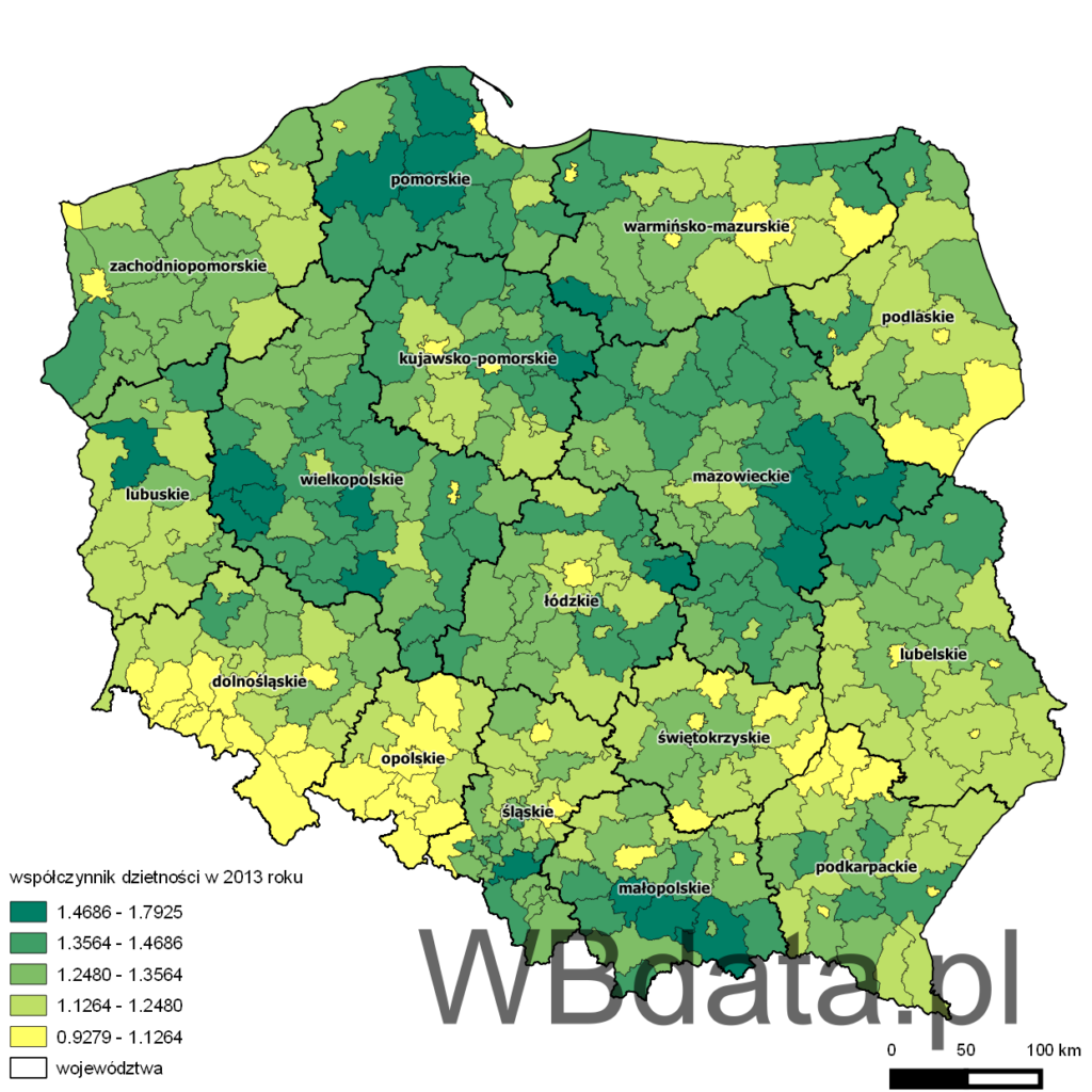 Mapa przedstawia rozkład współczynnika dzietności w powiatach w 2013 roku
